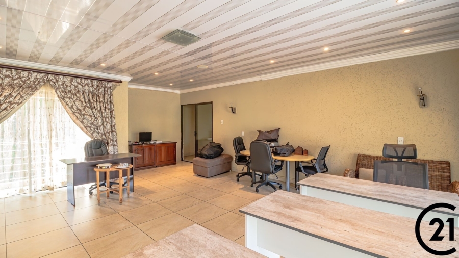 6 Bedroom Property for Sale in Edleen Gauteng