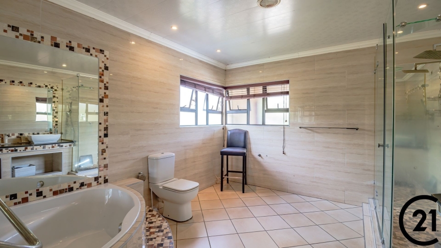 6 Bedroom Property for Sale in Edleen Gauteng