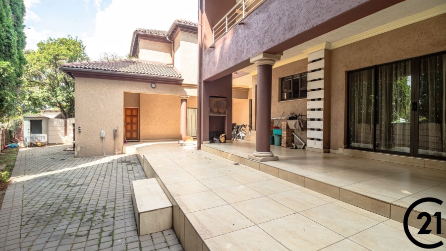 6 Bedroom Property for Sale in Edleen Gauteng