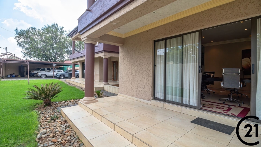 6 Bedroom Property for Sale in Edleen Gauteng
