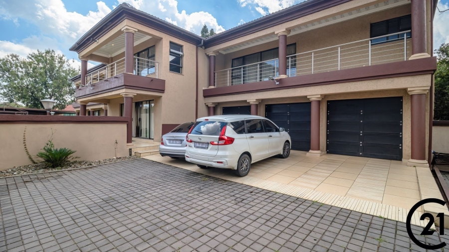 6 Bedroom Property for Sale in Edleen Gauteng