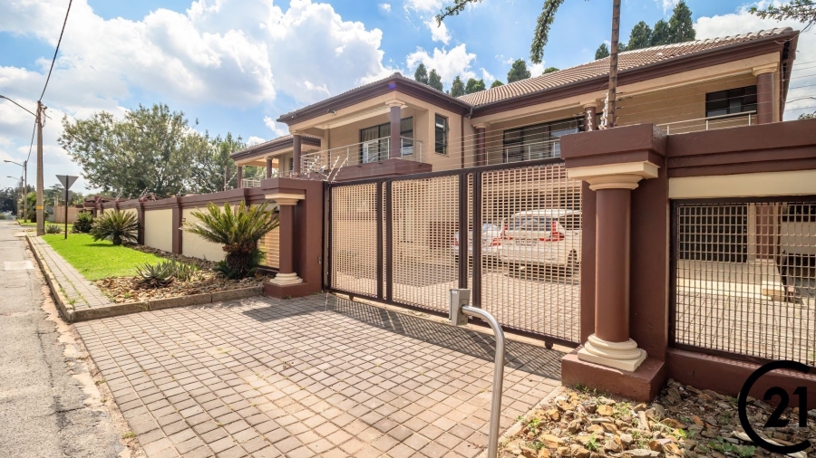 6 Bedroom Property for Sale in Edleen Gauteng