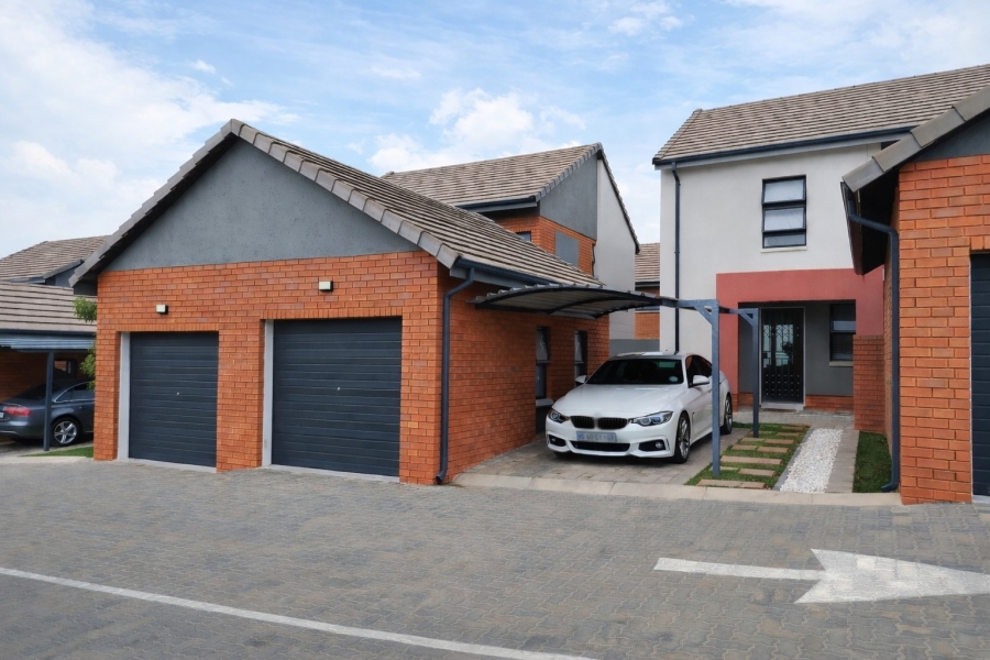 3 Bedroom Property for Sale in Rooihuiskraal North Gauteng