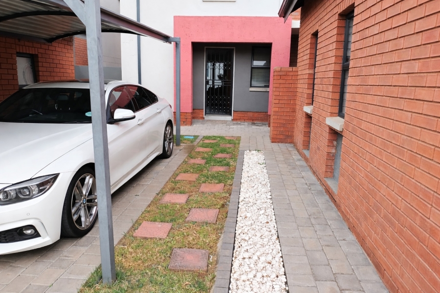 3 Bedroom Property for Sale in Rooihuiskraal North Gauteng