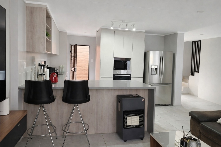 3 Bedroom Property for Sale in Rooihuiskraal North Gauteng