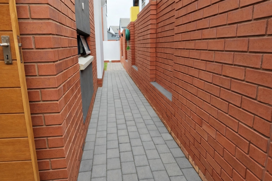 3 Bedroom Property for Sale in Rooihuiskraal North Gauteng