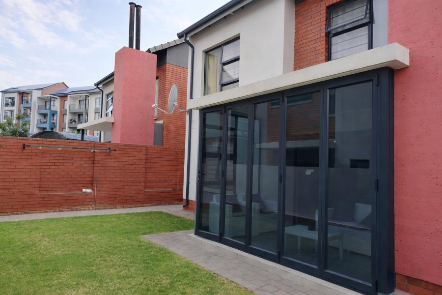 3 Bedroom Property for Sale in Rooihuiskraal North Gauteng