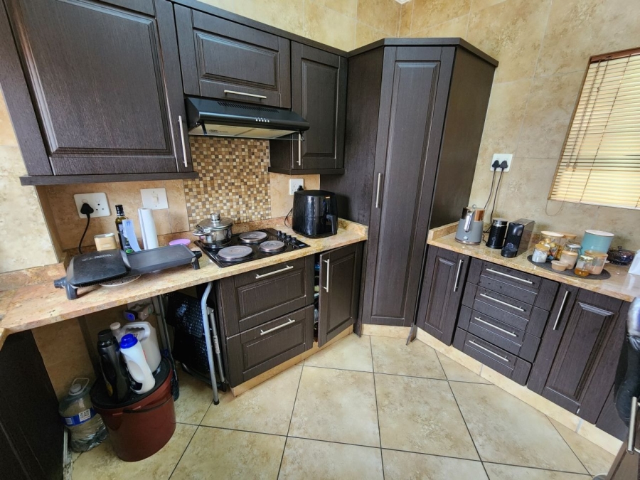 2 Bedroom Property for Sale in Ravenswood Gauteng