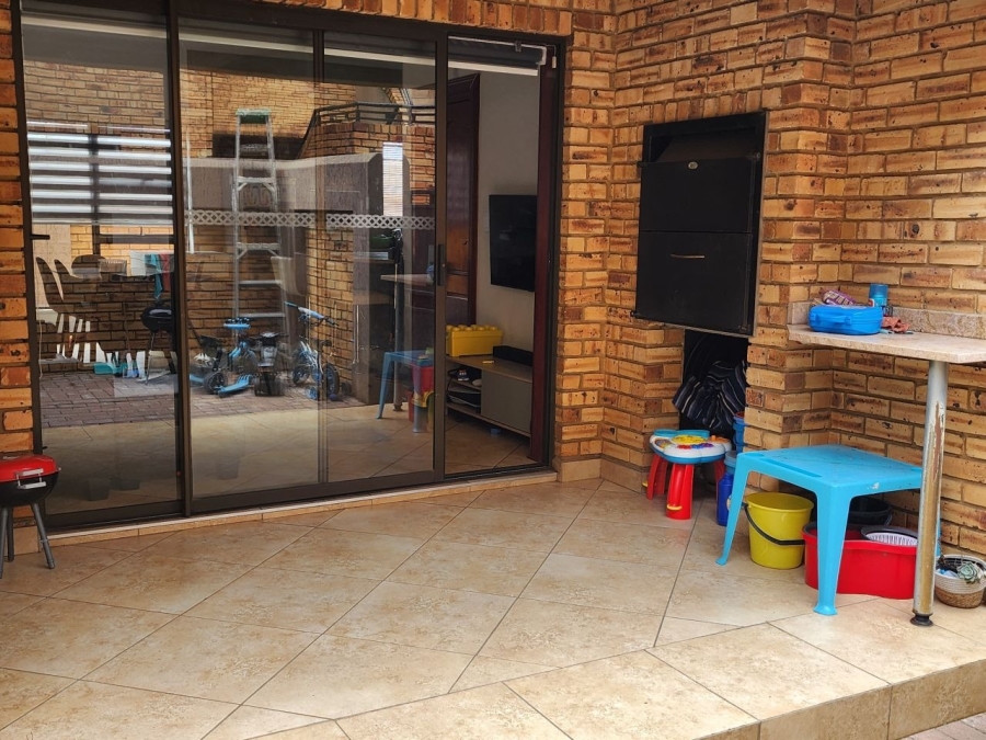 2 Bedroom Property for Sale in Ravenswood Gauteng
