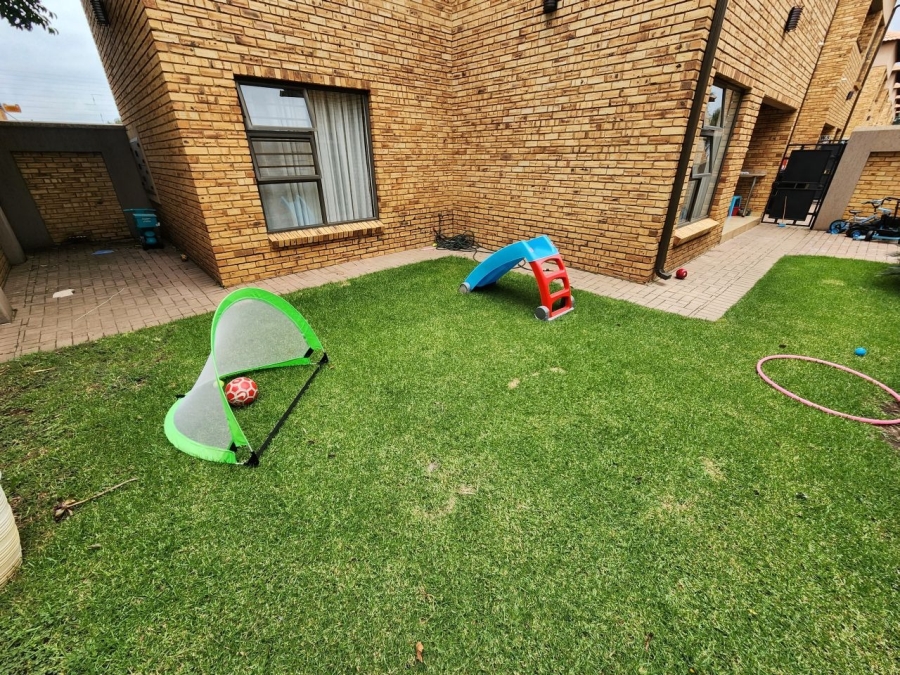 2 Bedroom Property for Sale in Ravenswood Gauteng