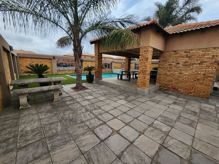 2 Bedroom Property for Sale in Ravenswood Gauteng