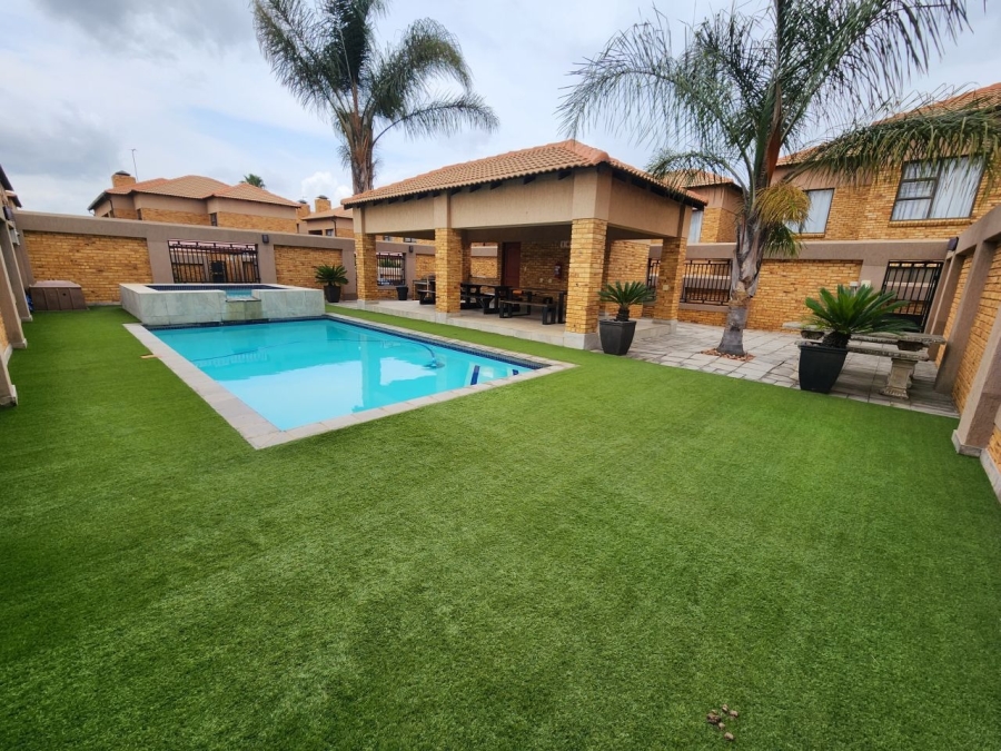 2 Bedroom Property for Sale in Ravenswood Gauteng