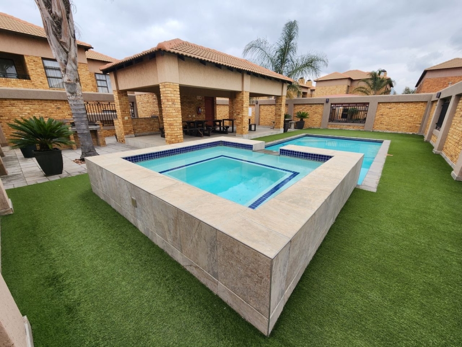 2 Bedroom Property for Sale in Ravenswood Gauteng