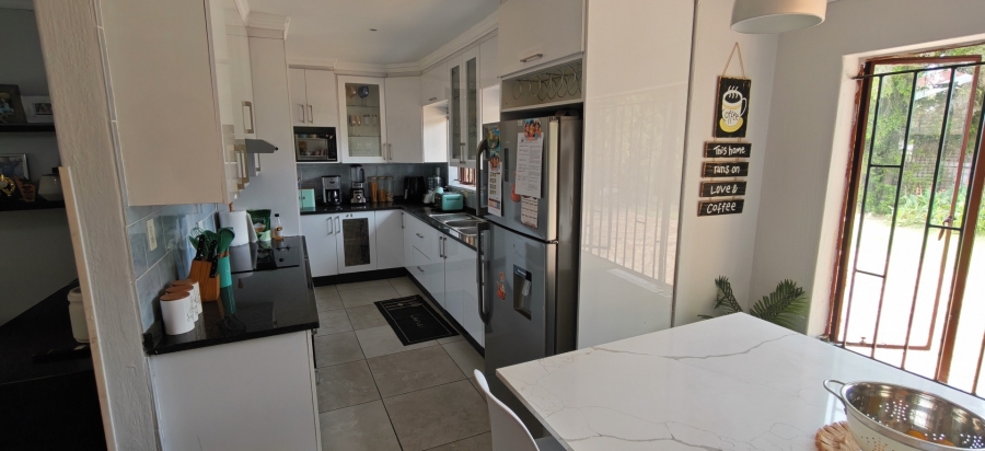 4 Bedroom Property for Sale in Brackenhurst Gauteng