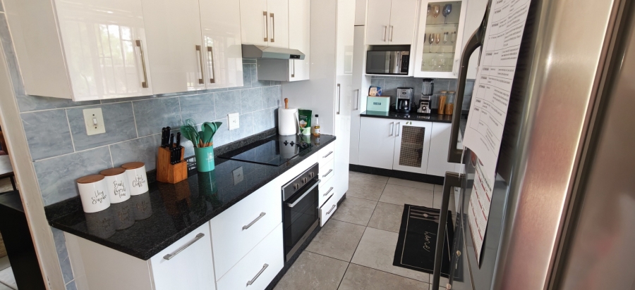 4 Bedroom Property for Sale in Brackenhurst Gauteng