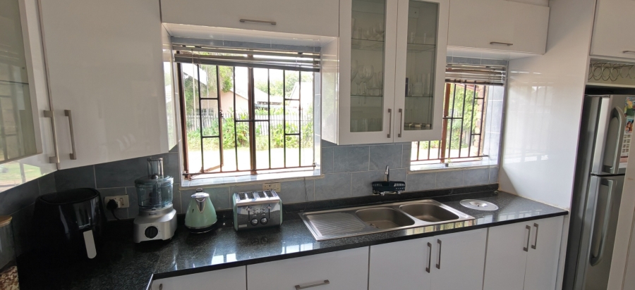 4 Bedroom Property for Sale in Brackenhurst Gauteng