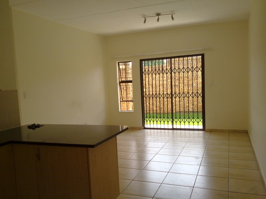 To Let 2 Bedroom Property for Rent in Corlett Gardens Gauteng
