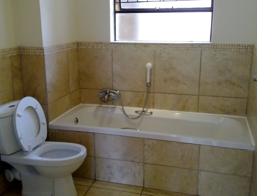 To Let 2 Bedroom Property for Rent in Corlett Gardens Gauteng