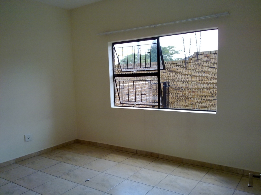 To Let 2 Bedroom Property for Rent in Corlett Gardens Gauteng