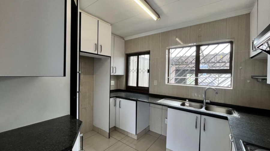 3 Bedroom Property for Sale in Ridgeway Gauteng