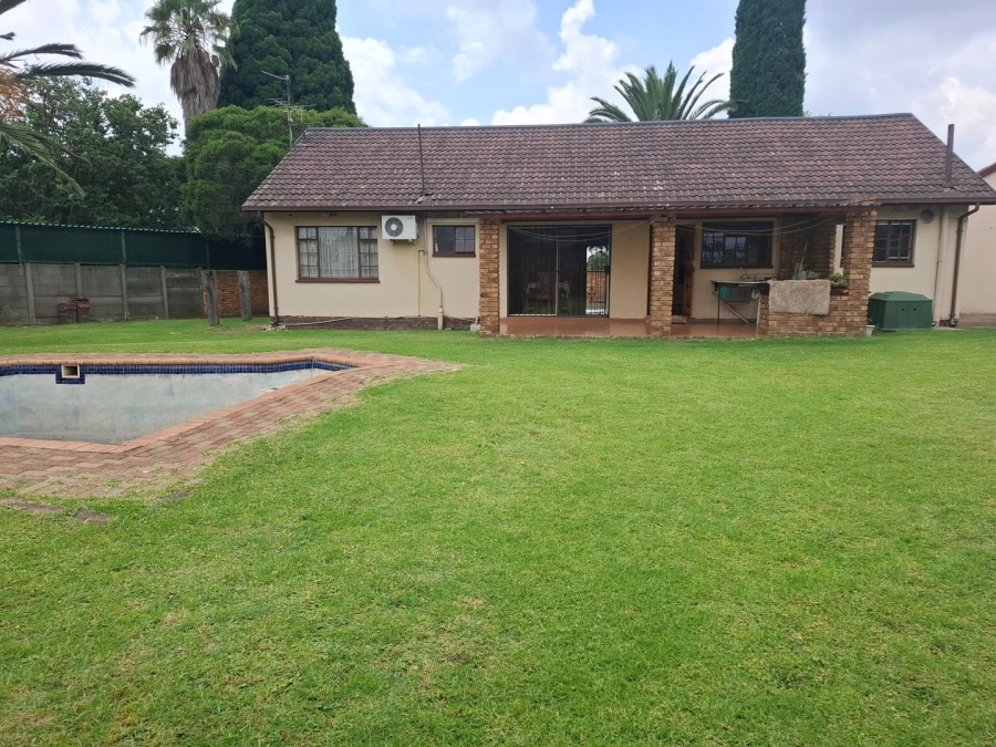 3 Bedroom Property for Sale in Mackenzie Park Gauteng