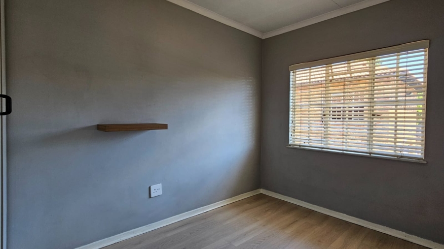 2 Bedroom Property for Sale in New Redruth Gauteng