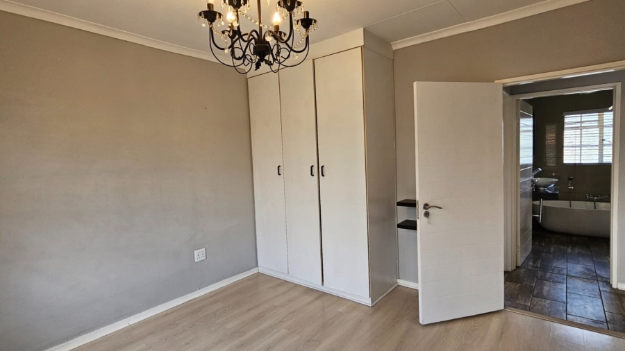 2 Bedroom Property for Sale in New Redruth Gauteng