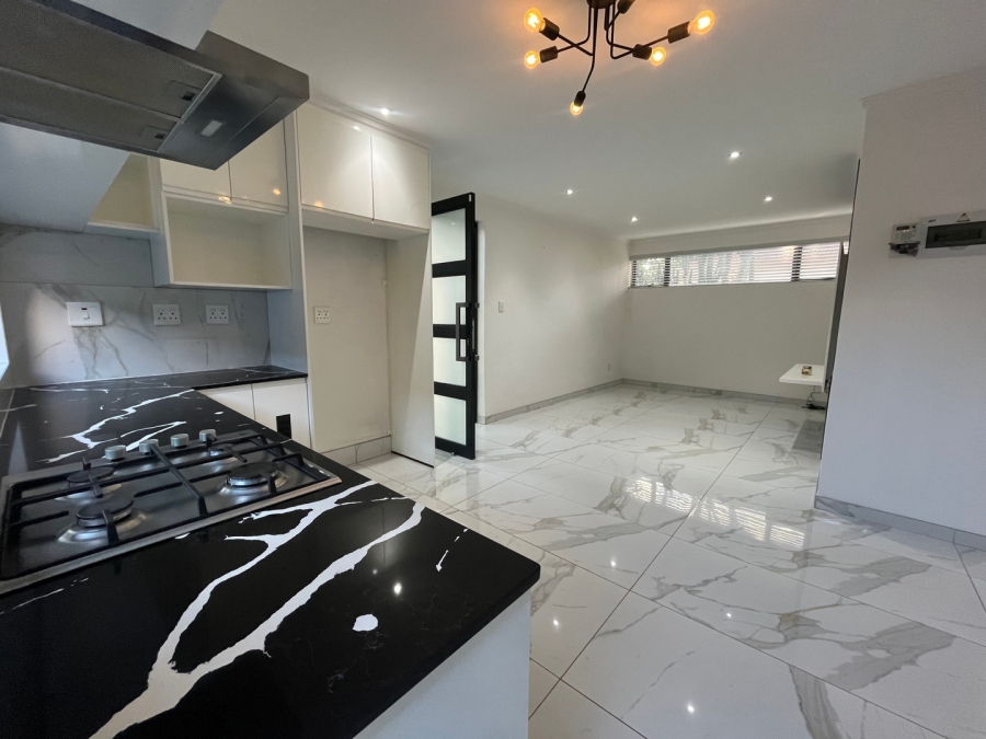 To Let 1 Bedroom Property for Rent in Parkmore Gauteng