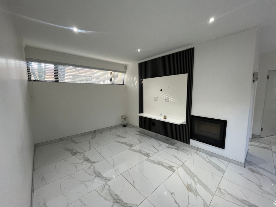 To Let 1 Bedroom Property for Rent in Parkmore Gauteng