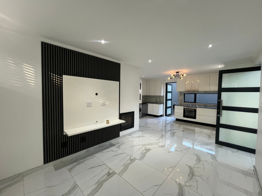 To Let 1 Bedroom Property for Rent in Parkmore Gauteng