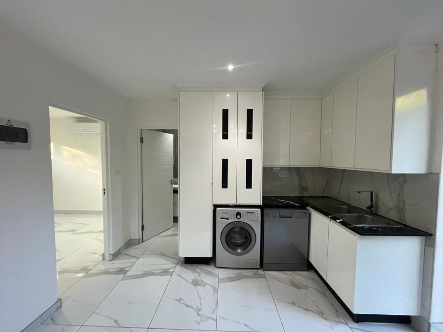 To Let 1 Bedroom Property for Rent in Parkmore Gauteng