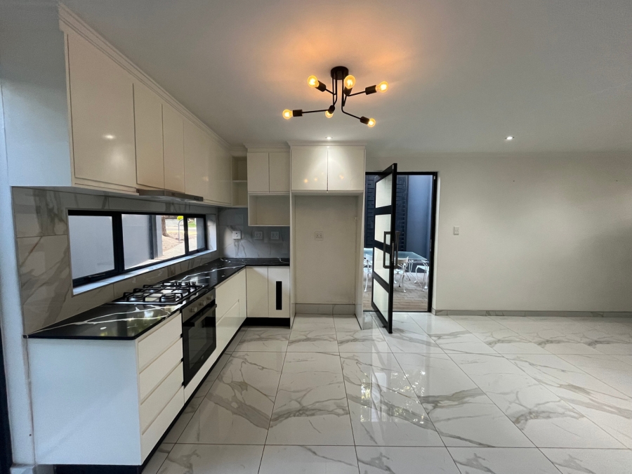 To Let 1 Bedroom Property for Rent in Parkmore Gauteng