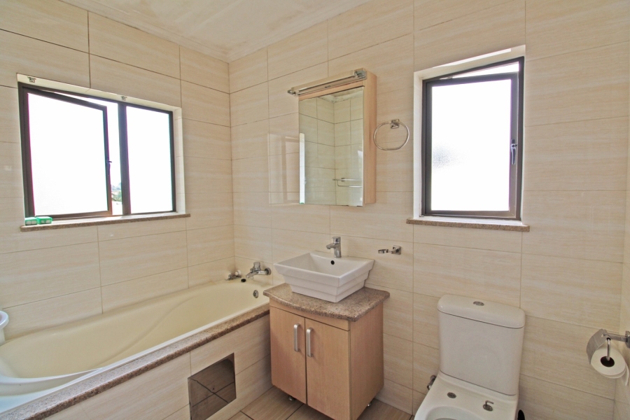 2 Bedroom Property for Sale in Noordwyk Gauteng