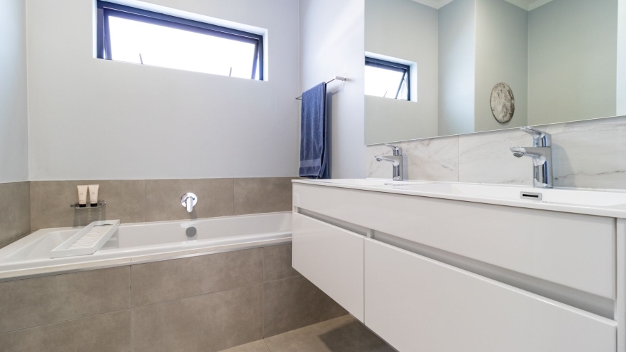 2 Bedroom Property for Sale in Rosebank Gauteng