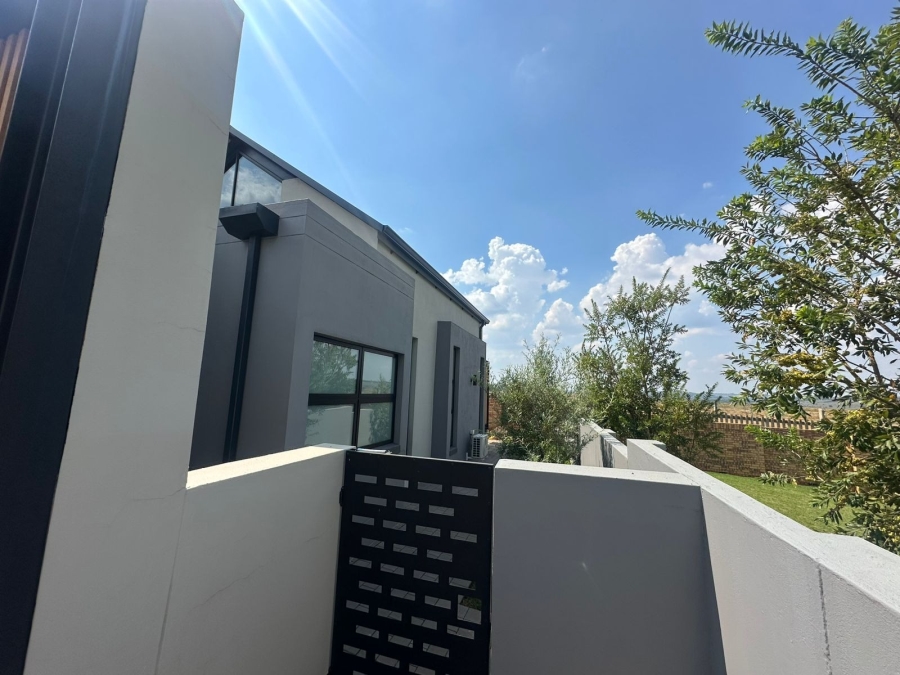 5 Bedroom Property for Sale in Midstream Heights Gauteng