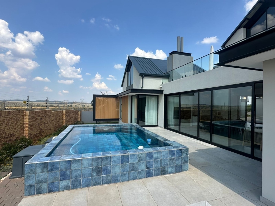 5 Bedroom Property for Sale in Midstream Heights Gauteng