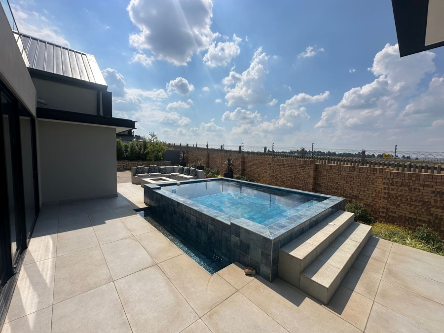 5 Bedroom Property for Sale in Midstream Heights Gauteng