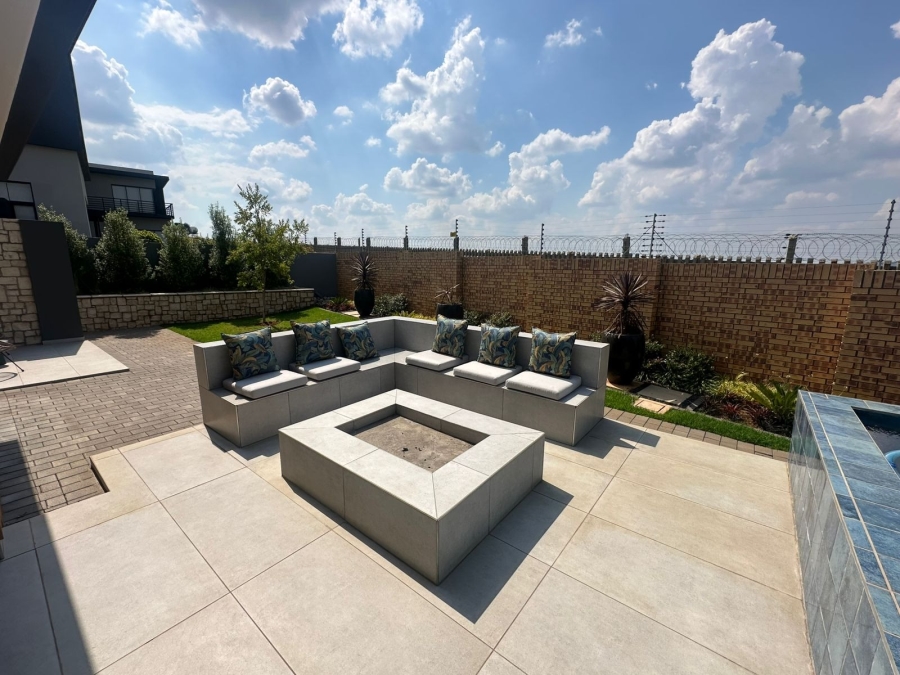 5 Bedroom Property for Sale in Midstream Heights Gauteng