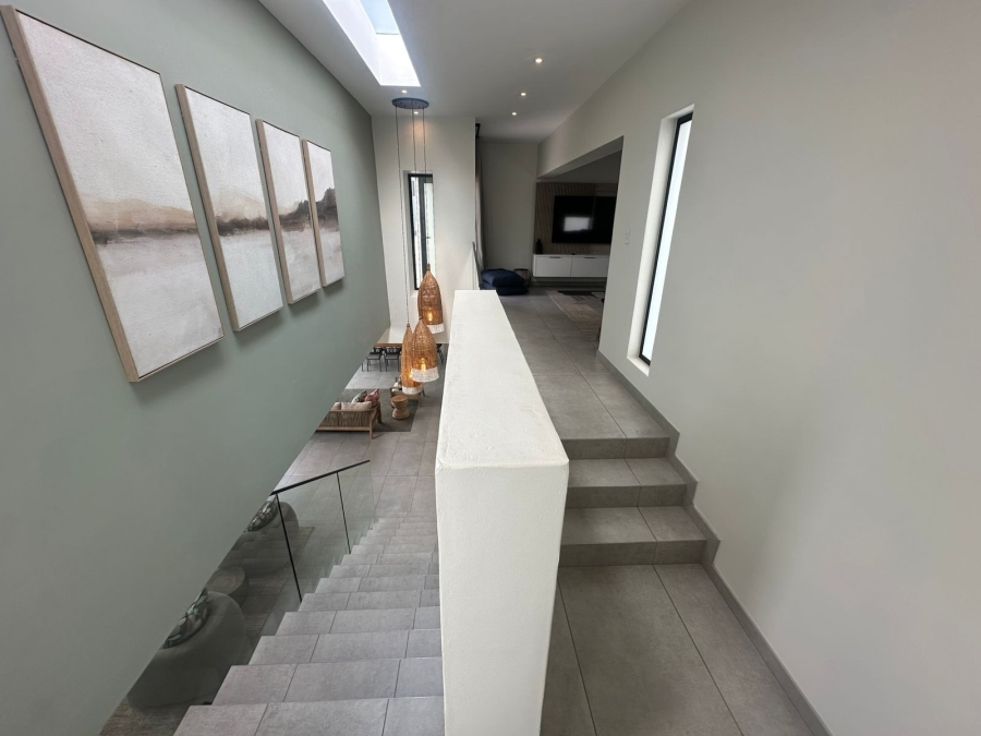 5 Bedroom Property for Sale in Midstream Heights Gauteng