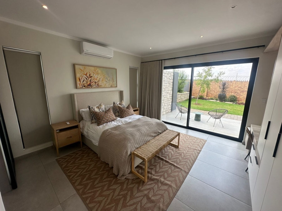 5 Bedroom Property for Sale in Midstream Heights Gauteng