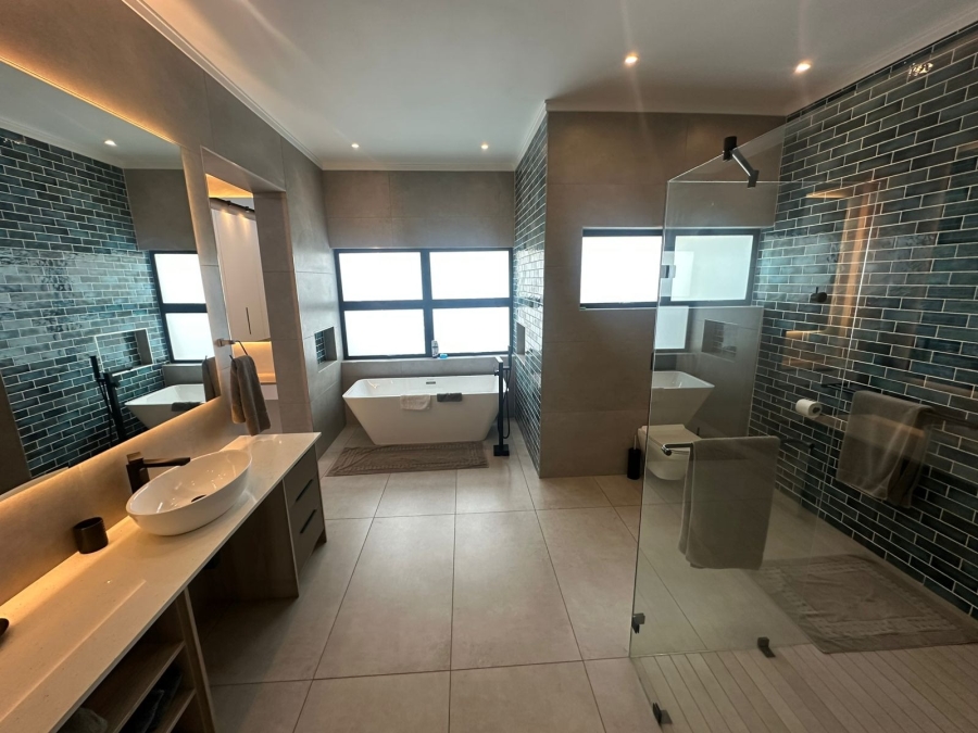 5 Bedroom Property for Sale in Midstream Heights Gauteng