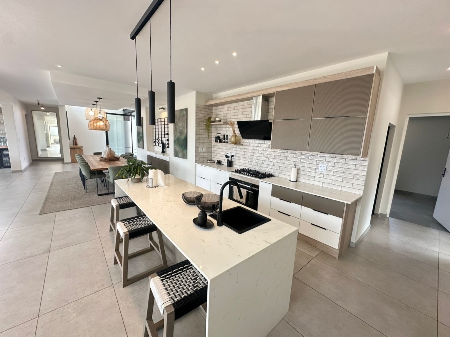 5 Bedroom Property for Sale in Midstream Heights Gauteng