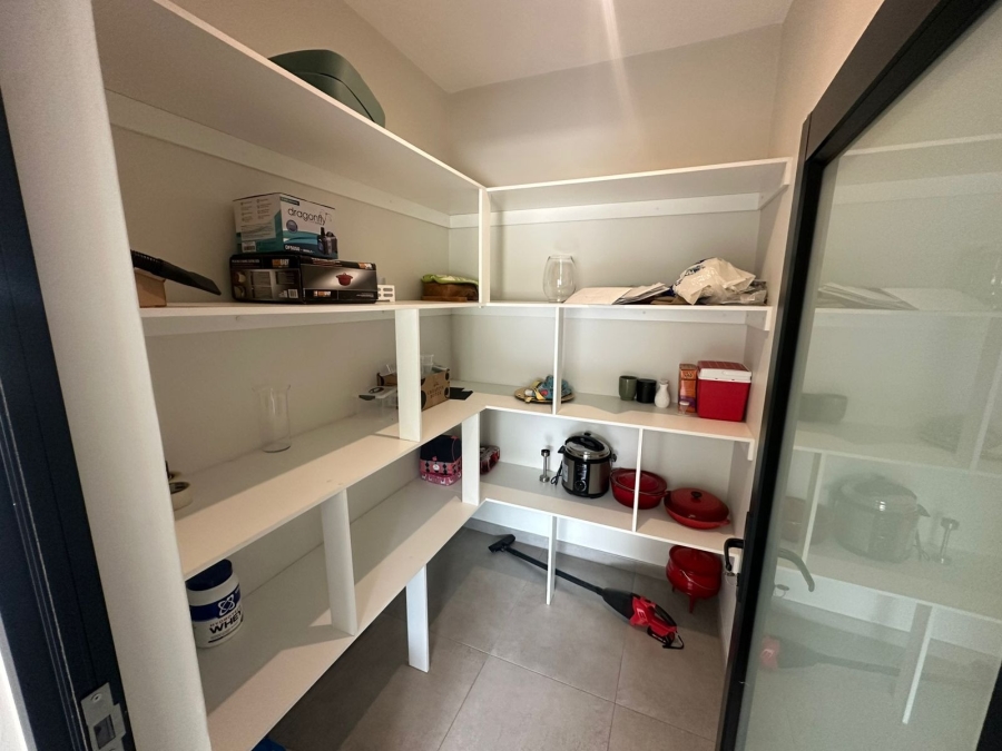 5 Bedroom Property for Sale in Midstream Heights Gauteng