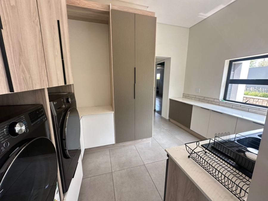 5 Bedroom Property for Sale in Midstream Heights Gauteng