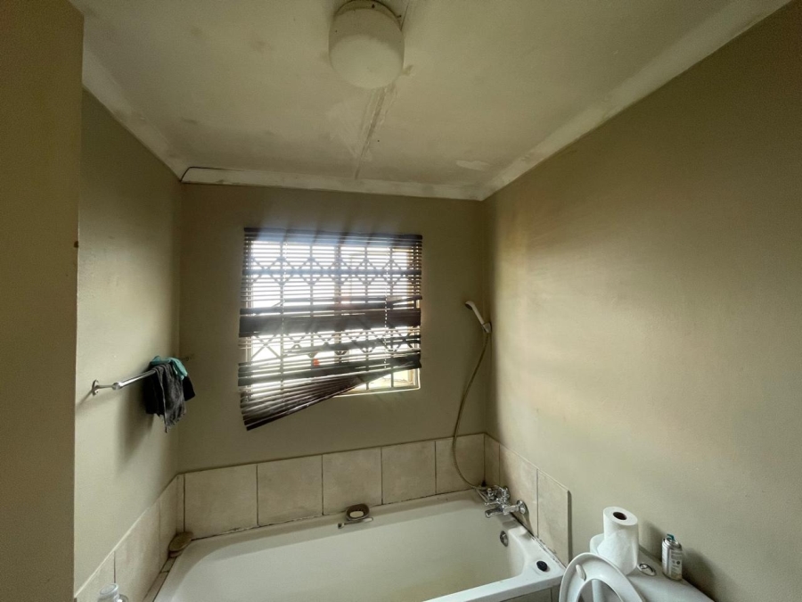 2 Bedroom Property for Sale in Crystal Park Gauteng