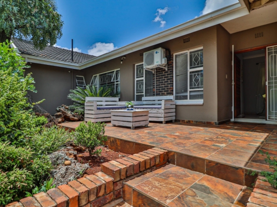 To Let 3 Bedroom Property for Rent in Farrarmere Gauteng