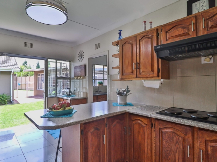 To Let 3 Bedroom Property for Rent in Farrarmere Gauteng