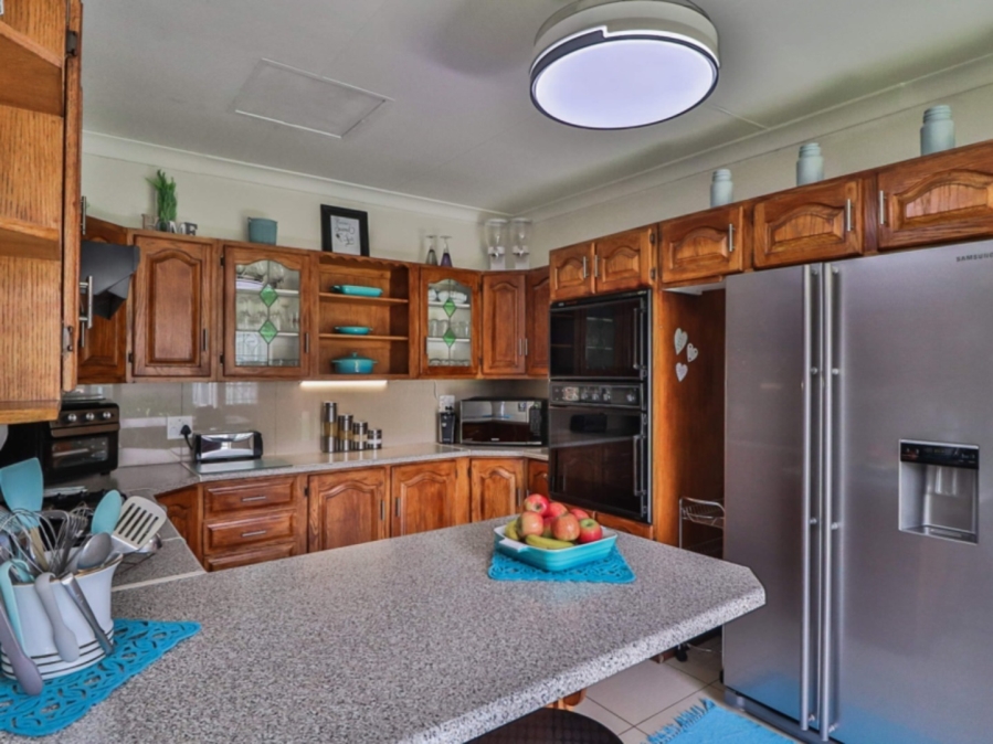 To Let 3 Bedroom Property for Rent in Farrarmere Gauteng