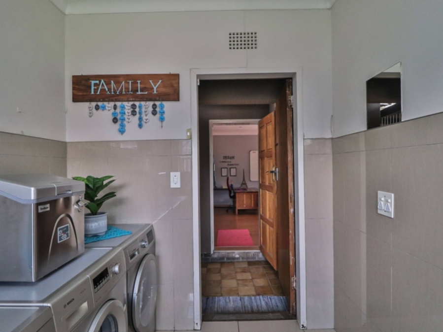 To Let 3 Bedroom Property for Rent in Farrarmere Gauteng