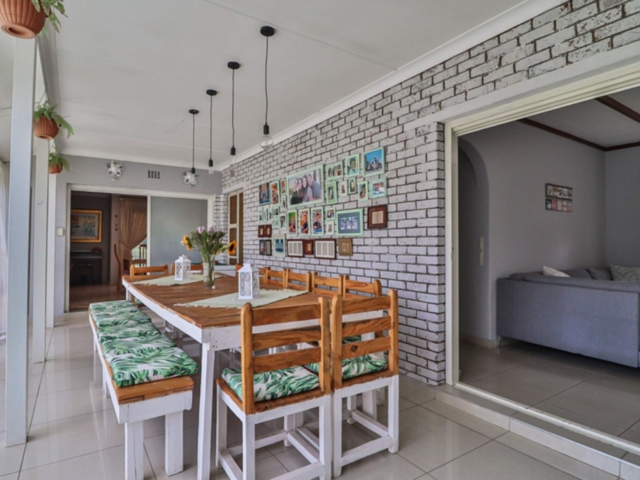 To Let 3 Bedroom Property for Rent in Farrarmere Gauteng